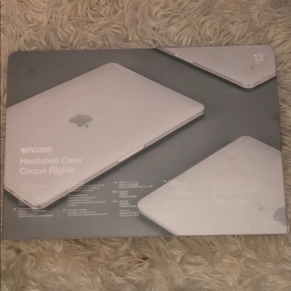 Macbook Pro 13” Incase - Picture 2 of 3